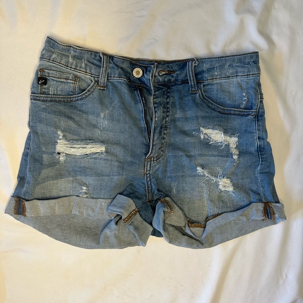 KanCan light wash jean shorts
